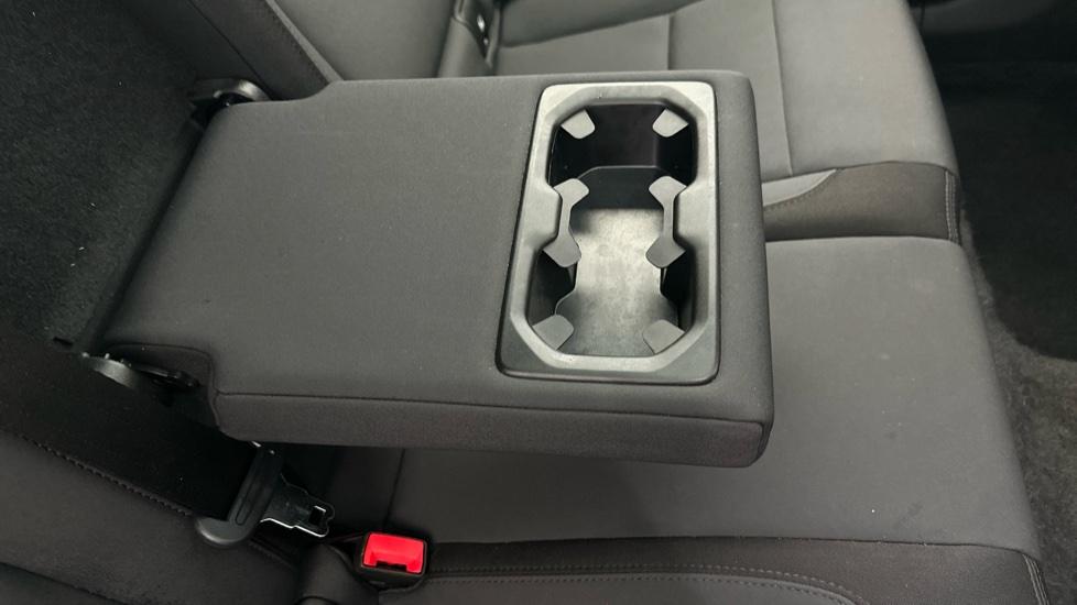 Rear Armrest/ Cup Holder