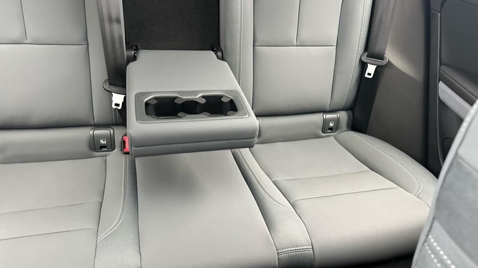 Rear Armrest/ Cup Holder