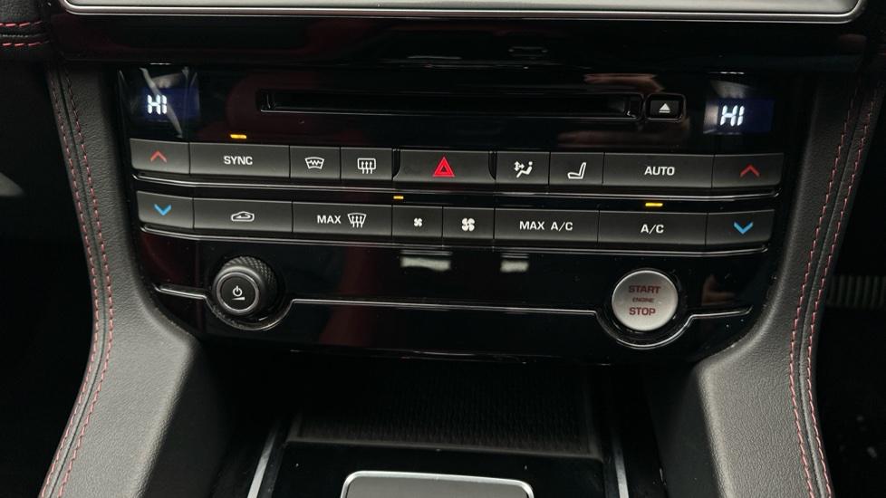 Dual Climate Control  / Air Conditioning 