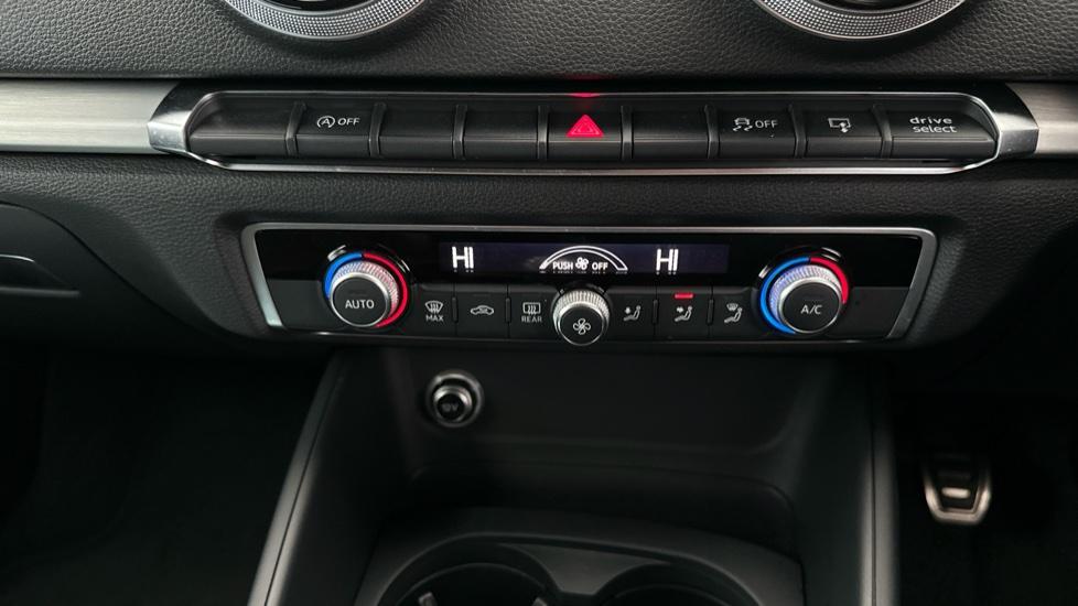 Dual Climate Control / Air Conditioning / Auto Stop/Start