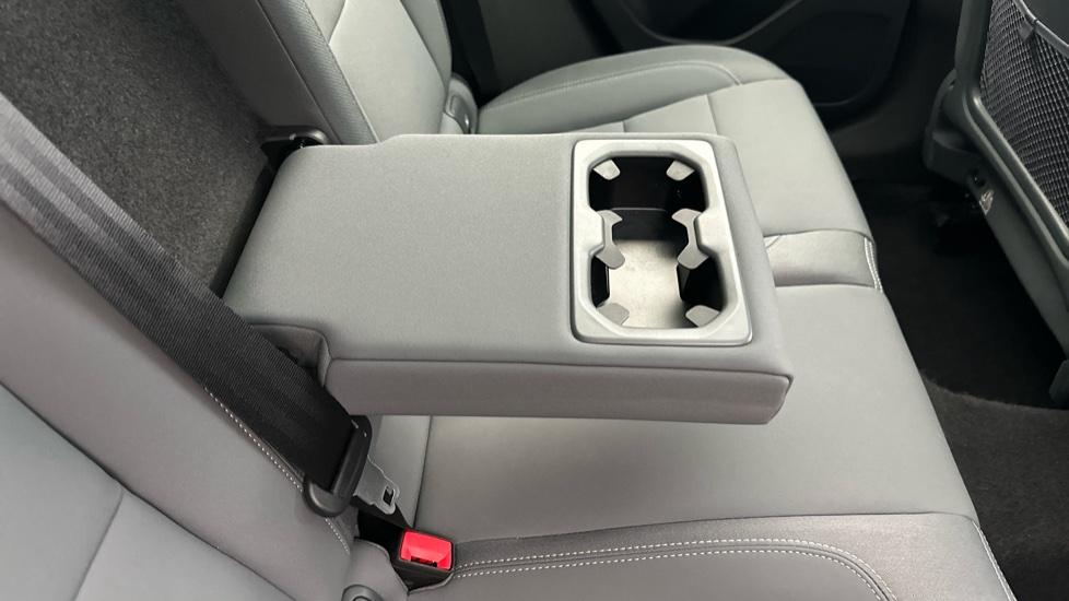 Rear Armrest/ Cup Holder