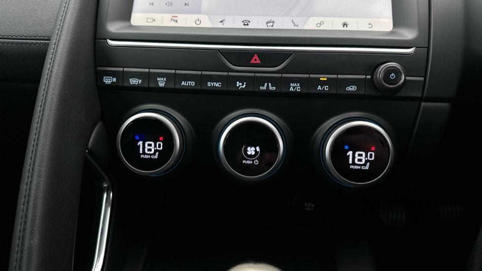 Dual Climate Control / Air Conditioning / Heated Seats  