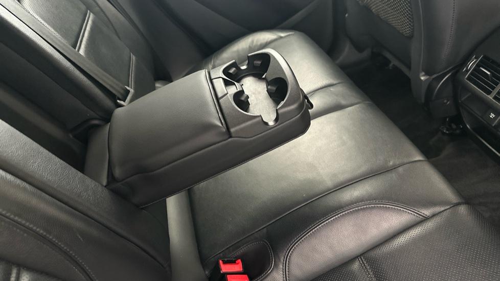 Rear Armrest/ Cup Holder