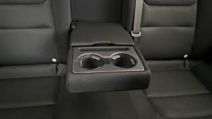 Rear Armrest/ Cup Holder