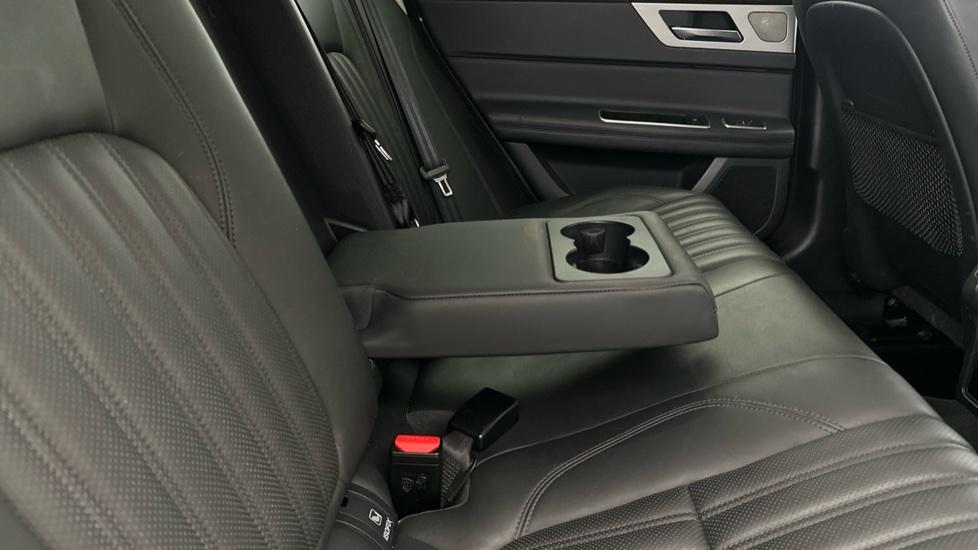 Rear Armrest/ Cup Holder