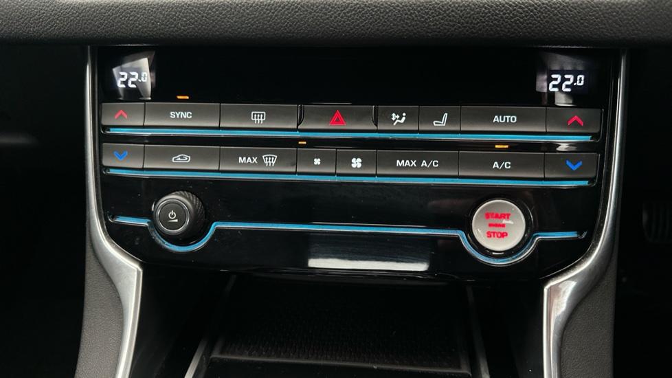 Dual Climate Control  / Air Conditioning 