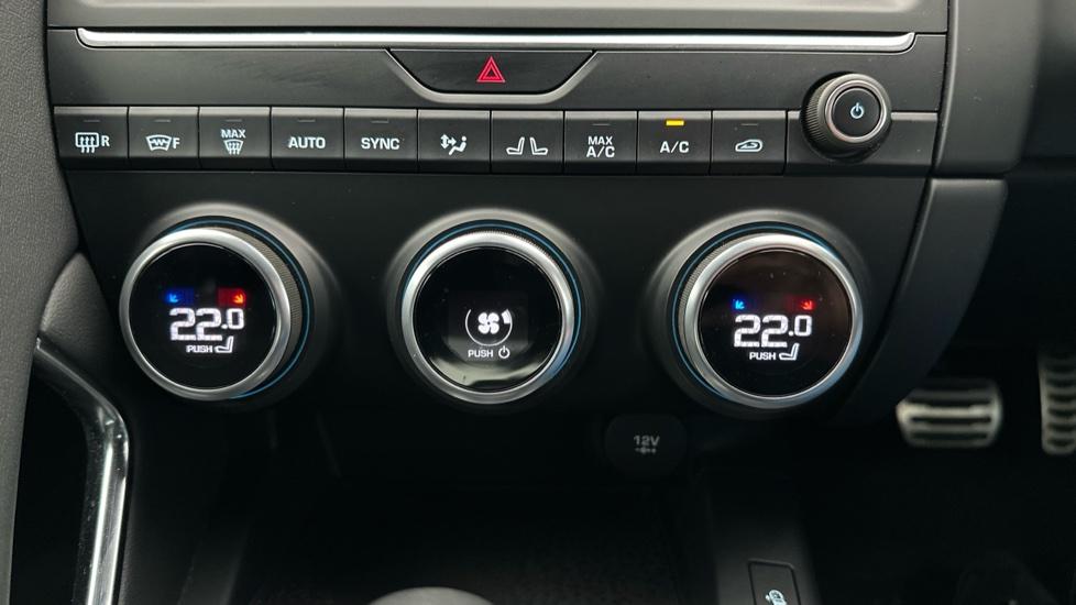 Dual Climate Control  / Air Conditioning 