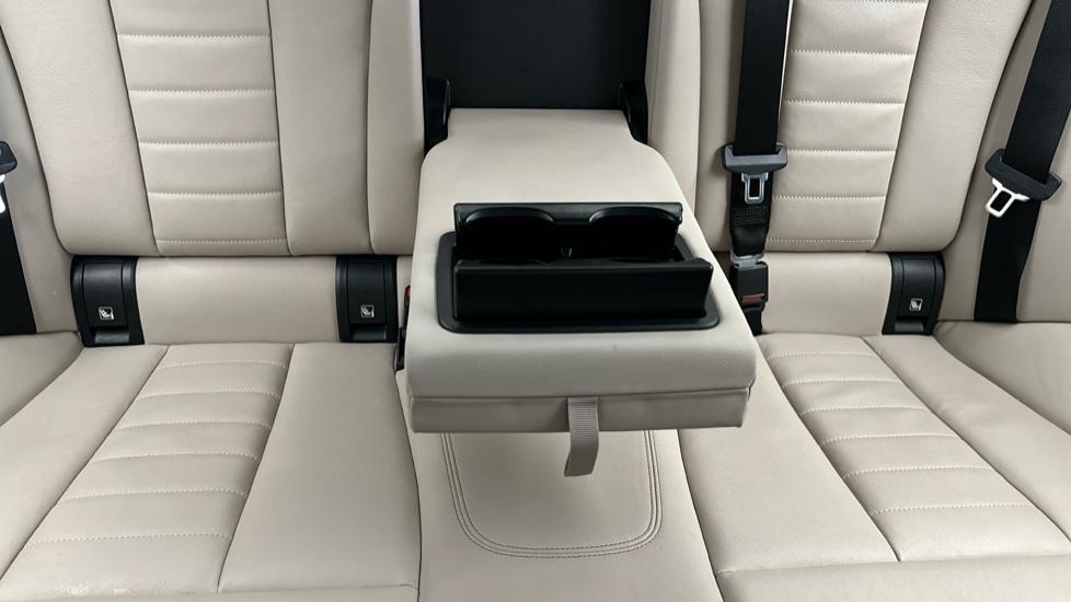 Rear Armrest/ Cup Holder