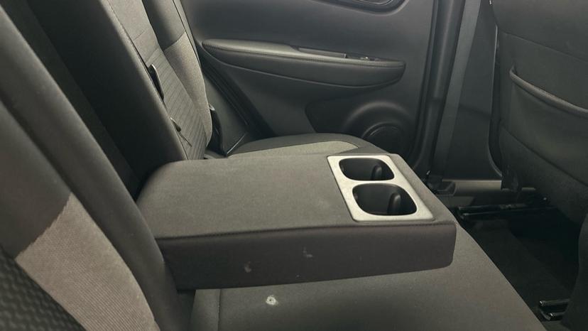 Rear Armrest/ Cup Holder