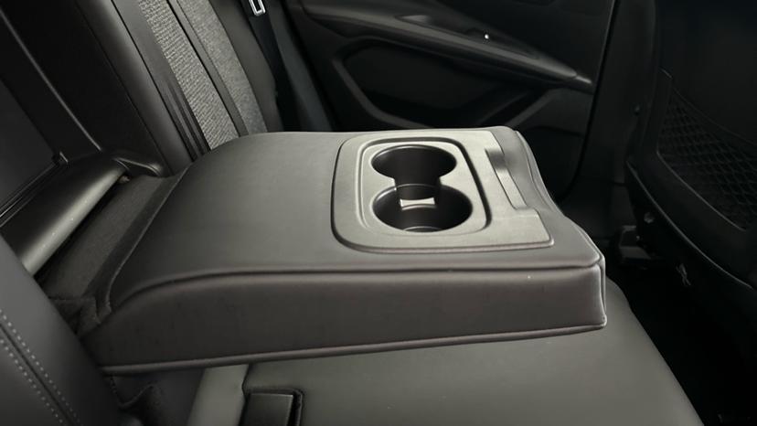 Rear Armrest/ Cup Holder