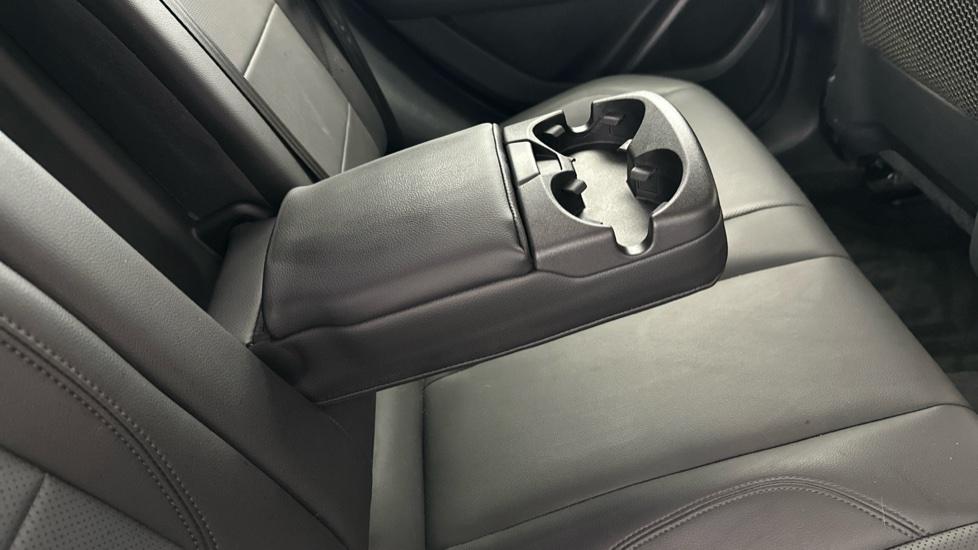 Rear Armrest/ Cup Holder