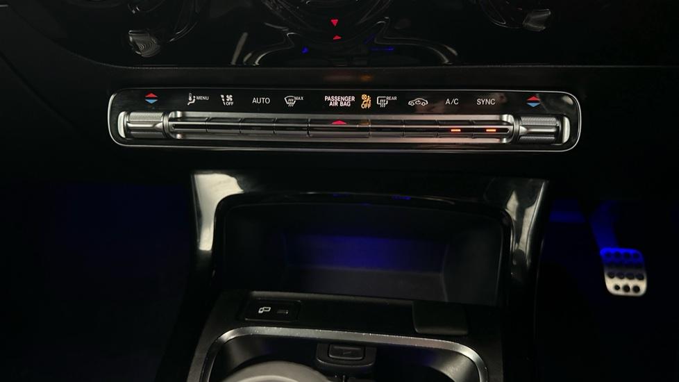 Dual Climate Control / Air Conditioning 