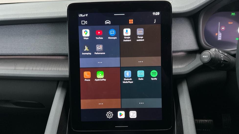 Apple CarPlay  / Bluetooth 