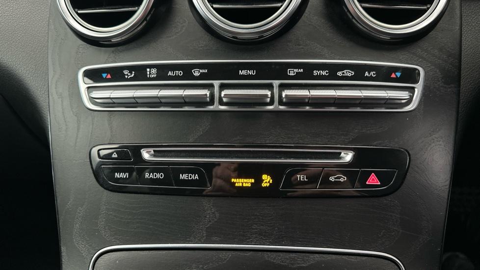 Dual Climate Control / Air Conditioning 