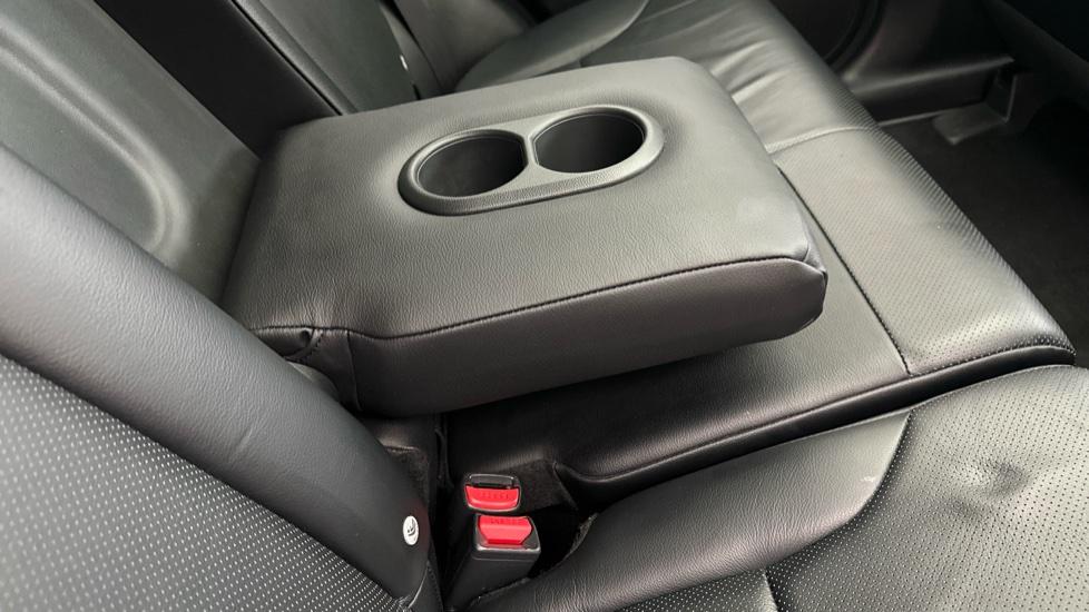 Rear Armrest/ Cup Holder