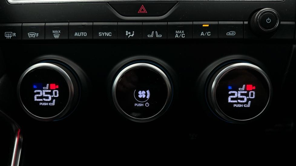 Air Conditioning /Dual Climate Control /Heated Seats 