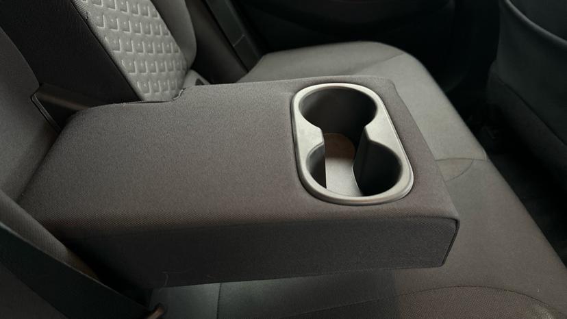 Rear Armrest/ Cup Holder