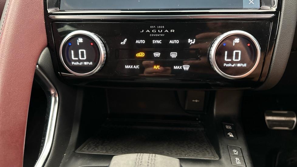 Dual Climate Control / Air Conditioning / Heated Seats  