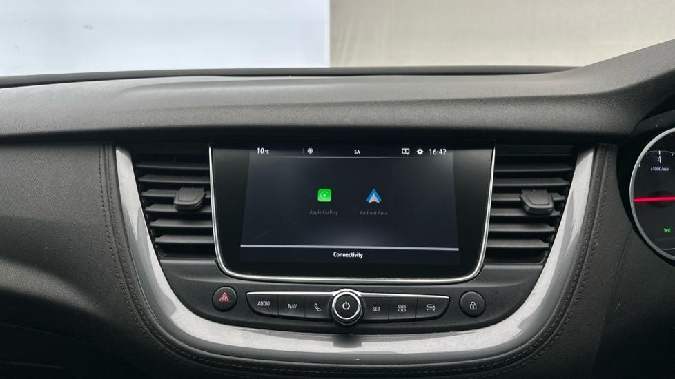 Apple Car Play & Android Auto