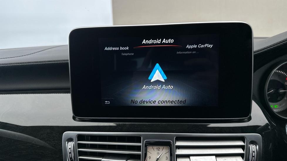 Apple CarPlay / Android Auto 