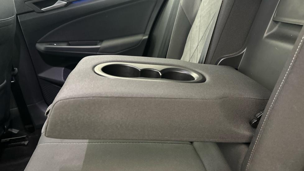 Rear Armrest/ Cup Holder