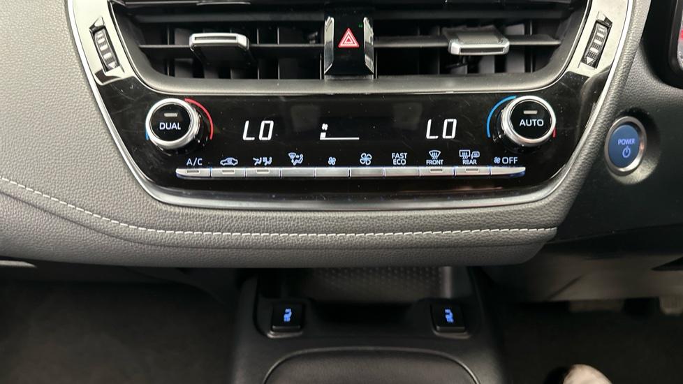 Dual Climate Control / Air Conditioning 