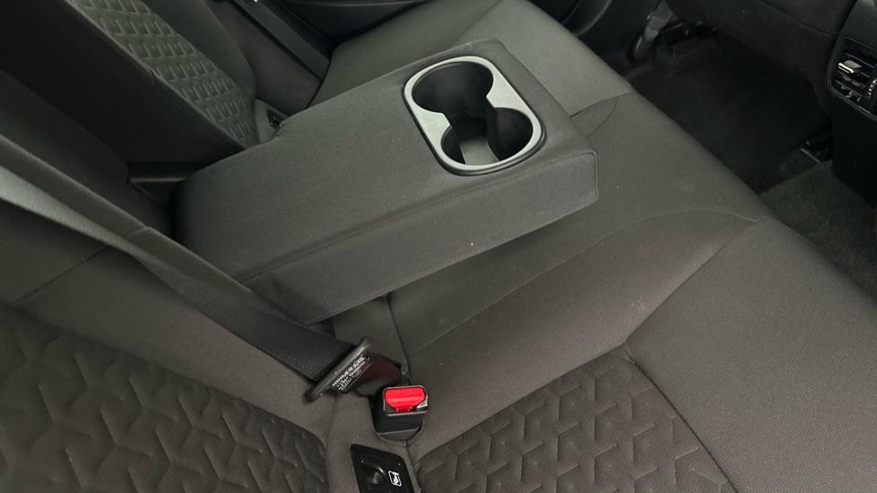 Rear Armrest/ Cup Holder