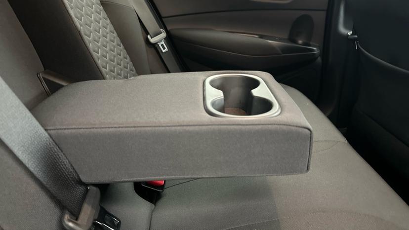 Rear Armrest/ Cup Holder