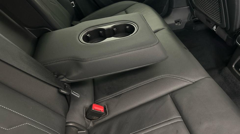 Rear Armrest/ Cup Holder