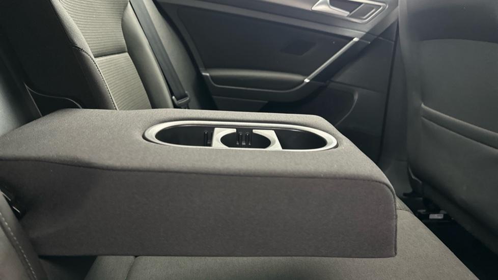 Rear Armrest/ Cup Holder