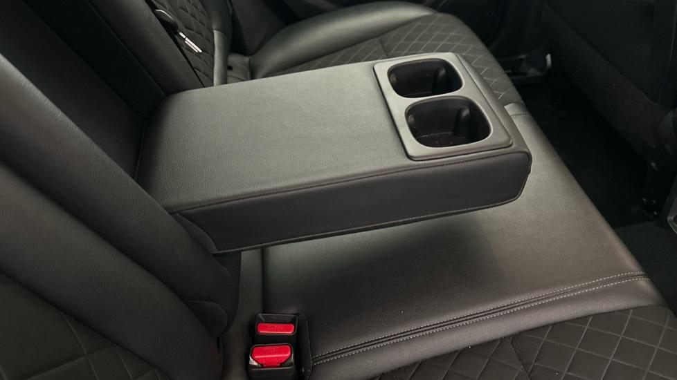 Rear Armrest/ Cup Holder