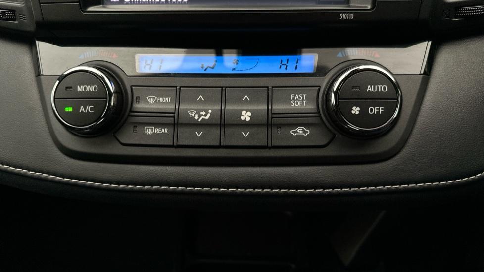 Dual Climate Control  / Air Conditioning 