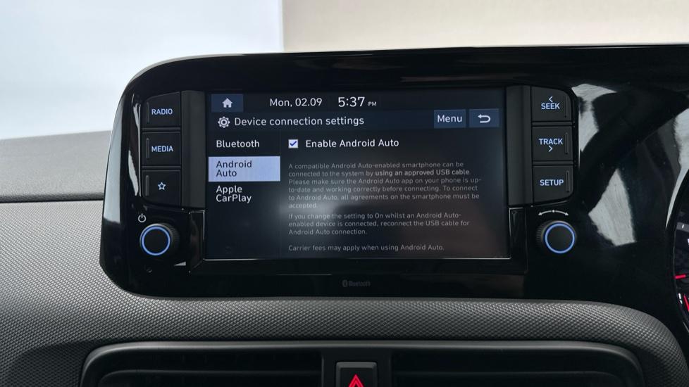 Apple Car Play & Android Auto