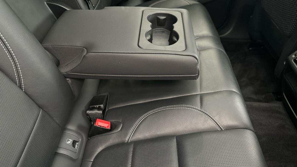 Rear Armrest/ Cup Holder