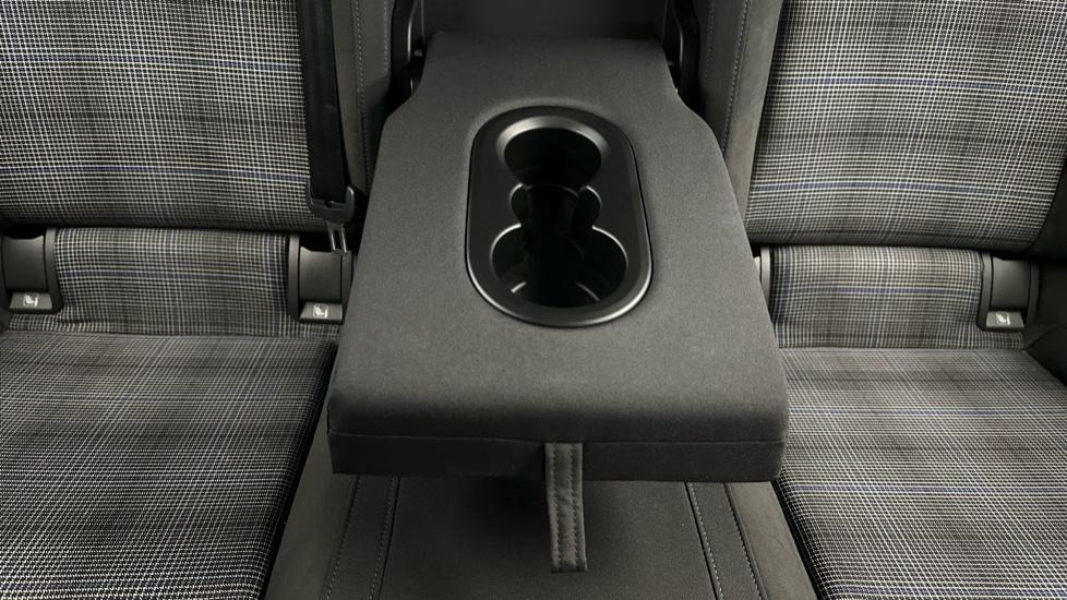 Rear Armrest/ Cup Holder