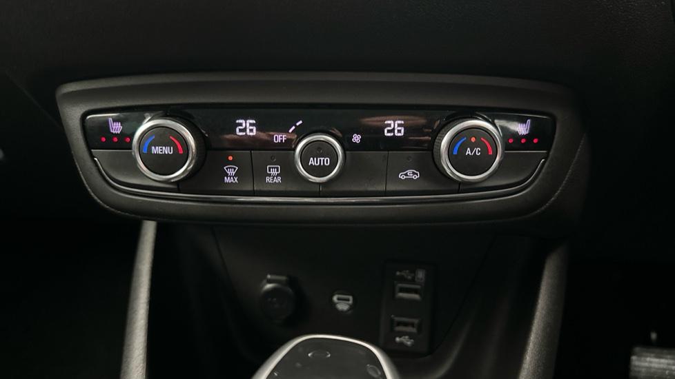 Air Conditioning /Dual Climate Control /Heated Seats 