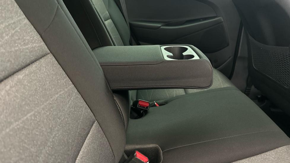 Rear Armrest/ Cup Holder