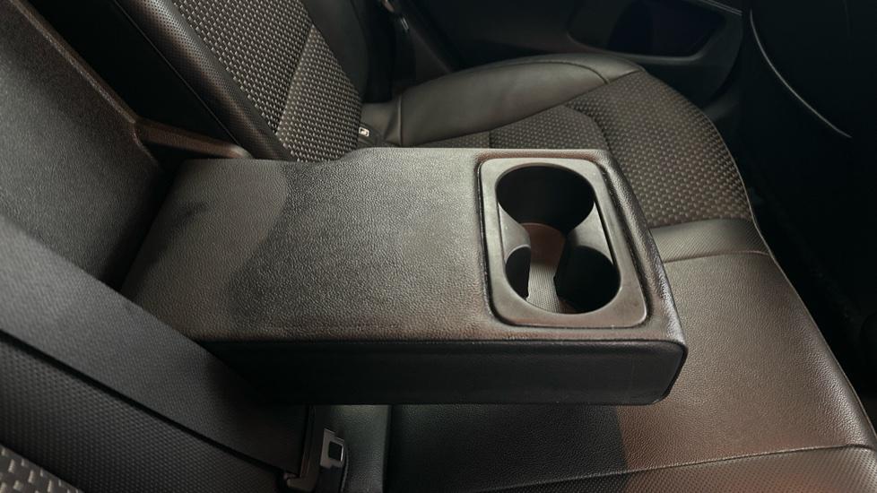 Rear Armrest/ Cup Holder