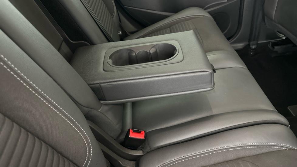 Rear Armrest/ Cup Holder