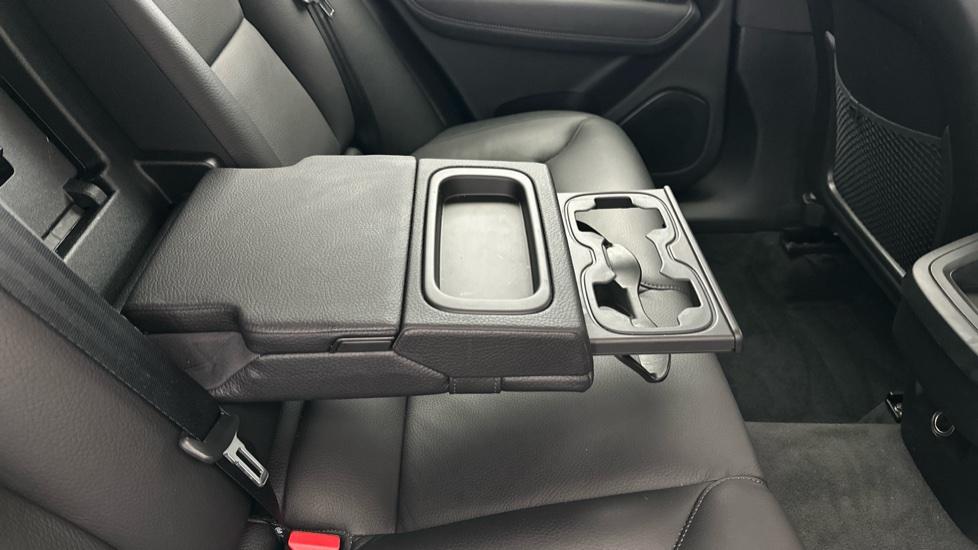 Rear Armrest/ Cup Holder