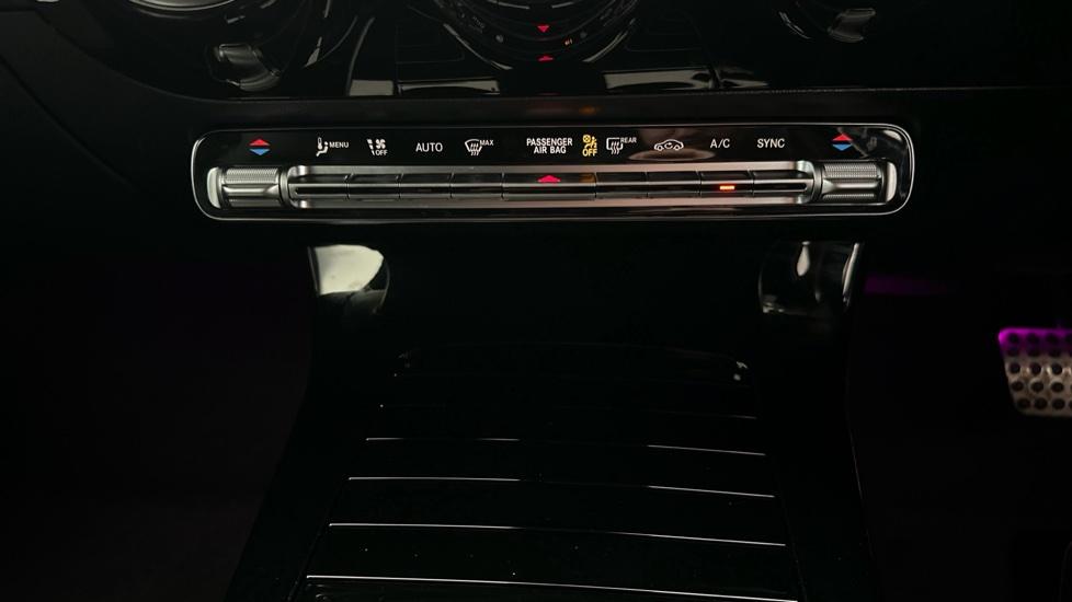 Dual Climate Control / Air Conditioning 