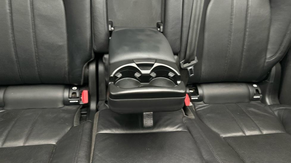 Rear Armrest/ Cup Holder