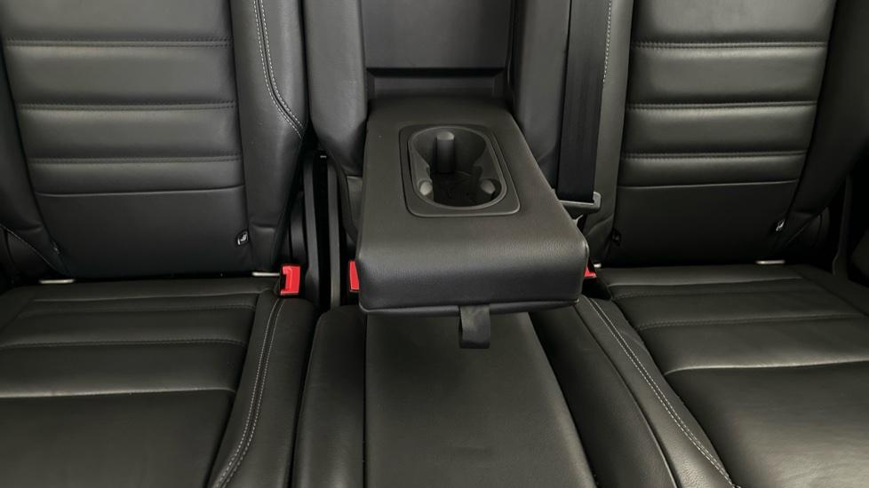 Rear Armrest/ Cup Holder