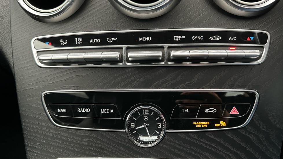 Dual Climate Control  / Air Conditioning 