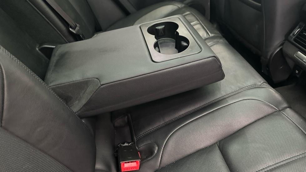 Rear Armrest/ Cup Holder