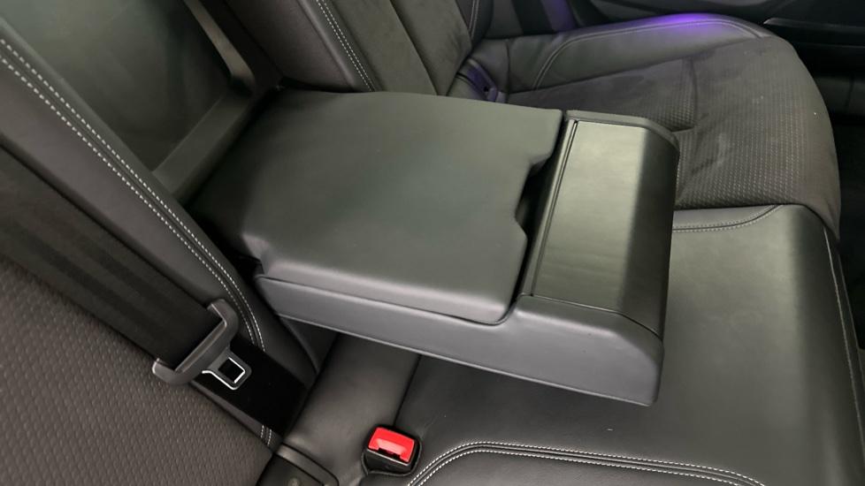 Rear Armrest/ Cup Holder