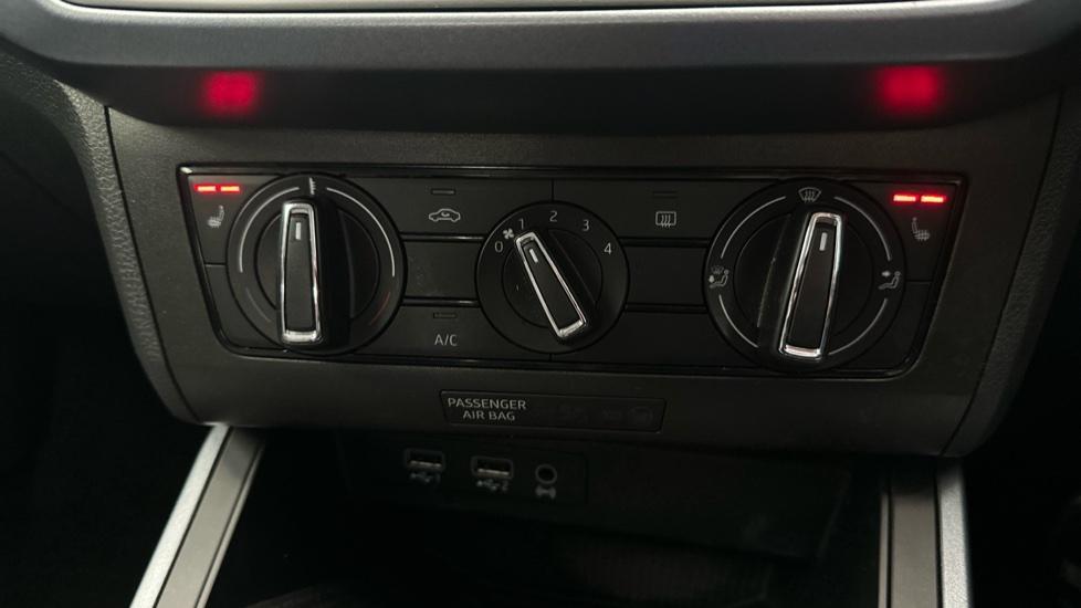 Air Conditioning /Heated Seats 