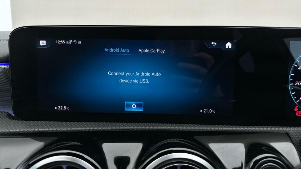 Apple Car Play & Android Auto