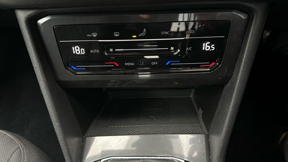 Air Conditioning /Dual Climate Control /Wireless Charger 