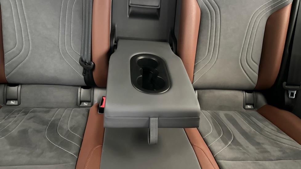 Rear Armrest/ Cup Holder